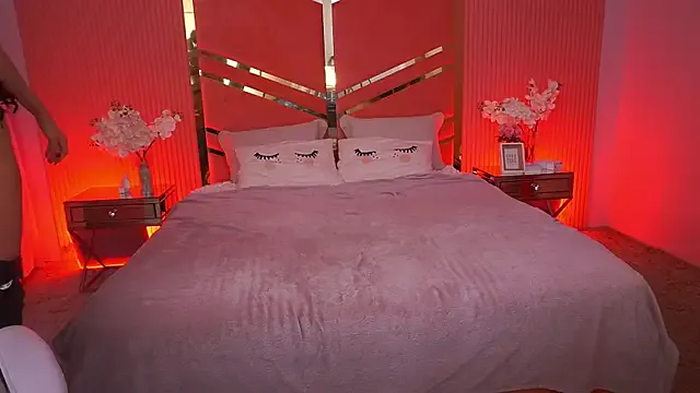 LadyyLaura from StripChat is Freechat