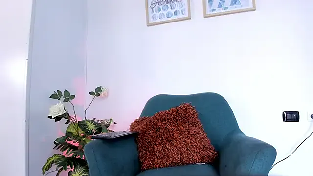 LahanaKimish from StripChat is Freechat