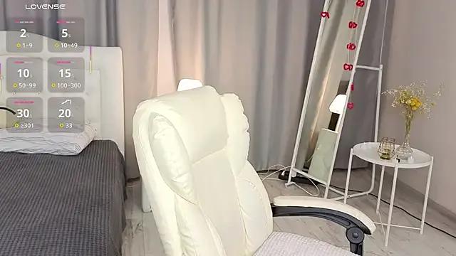 lana_glow from StripChat