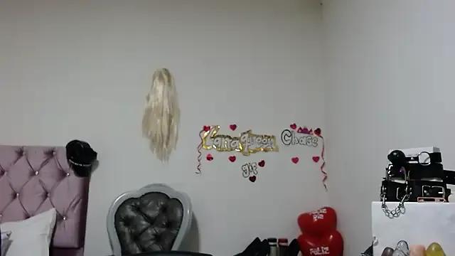 Girls: try live performances with matured performers, from dancing to quirks, in a variety of beautiful sex cams.