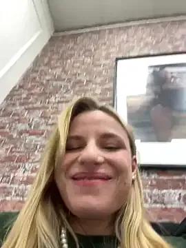 LanaSparks from StripChat is Freechat