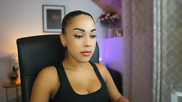 lanii4uxxx from StripChat is Freechat