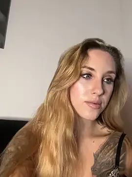 LaraHorneyy from StripChat is Freechat