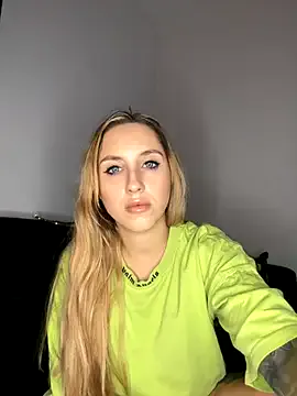 LaraHorneyy from StripChat is Freechat