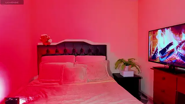 Lararose01 from StripChat