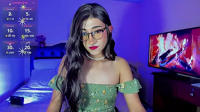 Lararose01 from StripChat