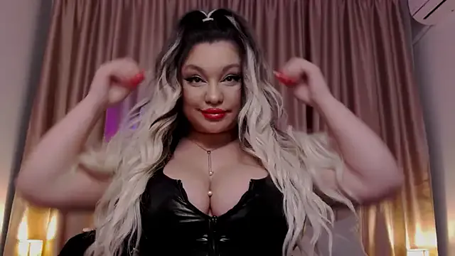 LarissaQuinn from StripChat is Freechat