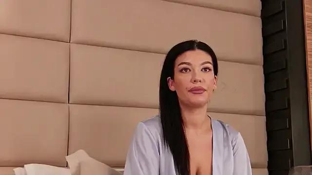 LarraMoon from StripChat is Freechat