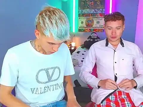 Latin_boysxxxx from StripChat is Freechat