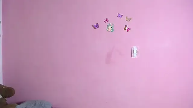 Latin_DonnaHazel from StripChat is Freechat