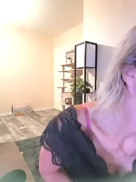 laura1076 from StripChat is Freechat