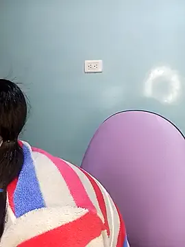 laurahotdirty from StripChat is Freechat