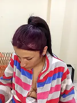 laurahotdirty from StripChat is Freechat