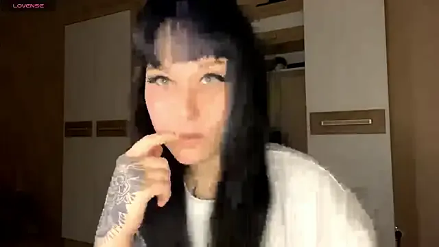 LaurenOveson from StripChat is Freechat