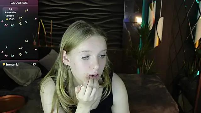 Layla_Glam from StripChat is Freechat
