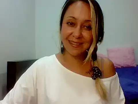 leah_susman from StripChat is Freechat