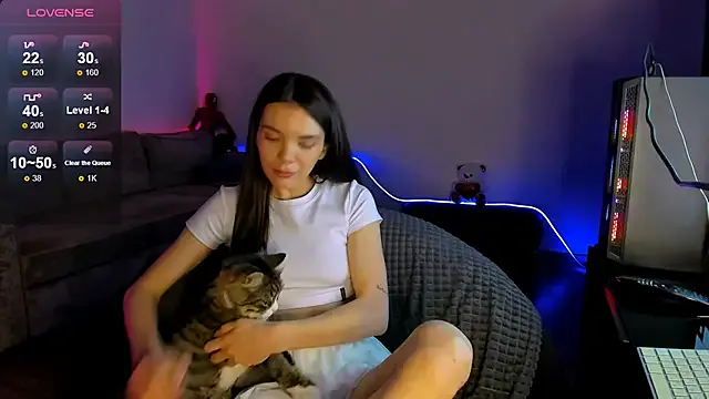 LeanaWILL from StripChat is Freechat