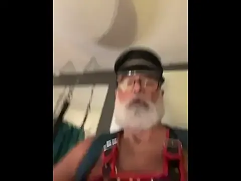 LeatherSdaddy from StripChat is Freechat