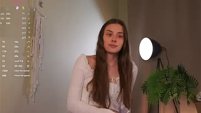 LeonoraWoods from StripChat is Freechat