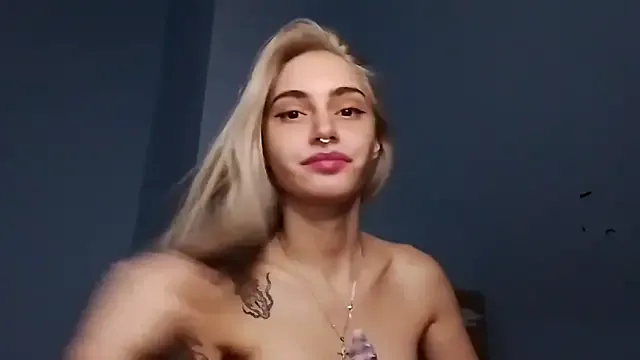 lesyawhite from StripChat is Freechat