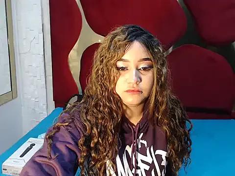 LevisMiaRs from StripChat is Freechat