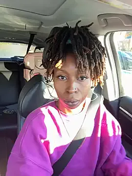 LeyaHoneybuns from StripChat is Freechat