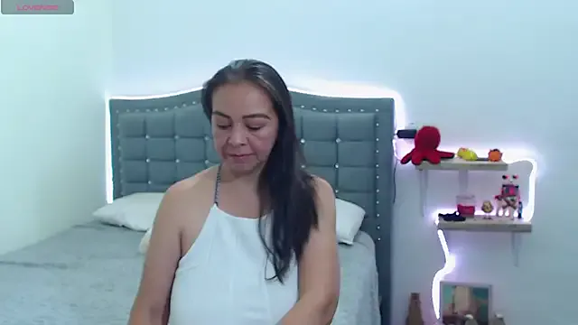 LiaDumond from StripChat is Freechat