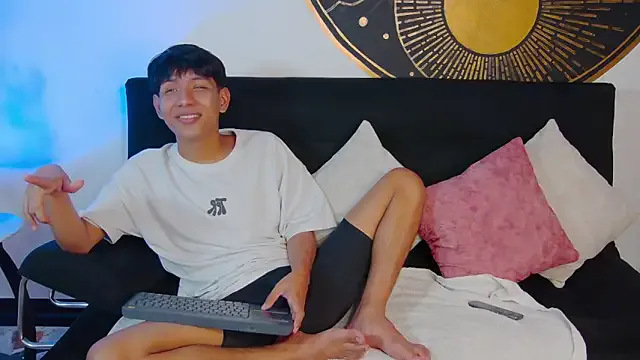 Liam_Sinclair from StripChat is Freechat