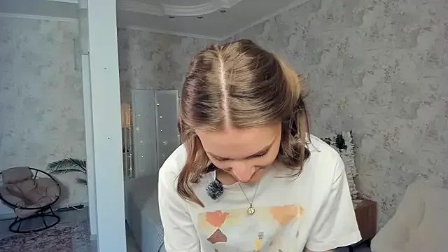  LianneBynon chat room