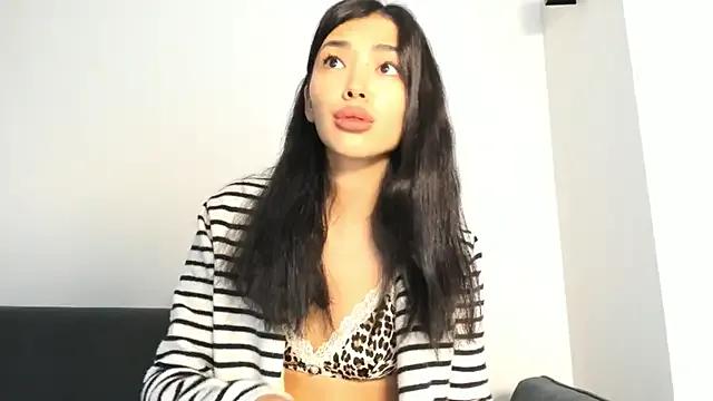LianYe_ from StripChat is Freechat