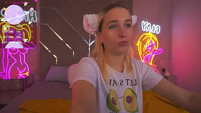 LilElfie from StripChat is Freechat