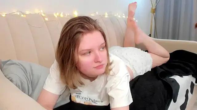 LilianSwall from StripChat is Freechat