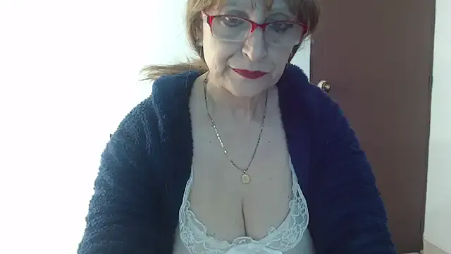 Lilly_macflyy from StripChat is Freechat