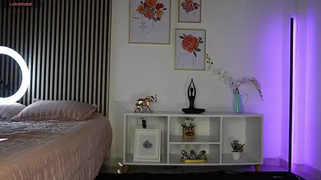 Girls: try live performances with matured performers, from dancing to quirks, in a variety of beautiful sex cams.