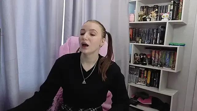 LillyFan-X from StripChat is Freechat