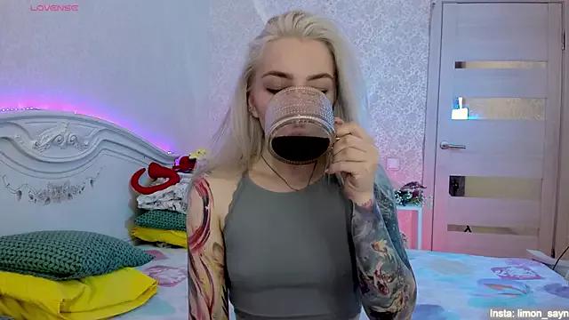 LillyMoure_ from StripChat