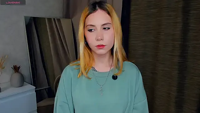 LilyMaiorano from StripChat is Freechat