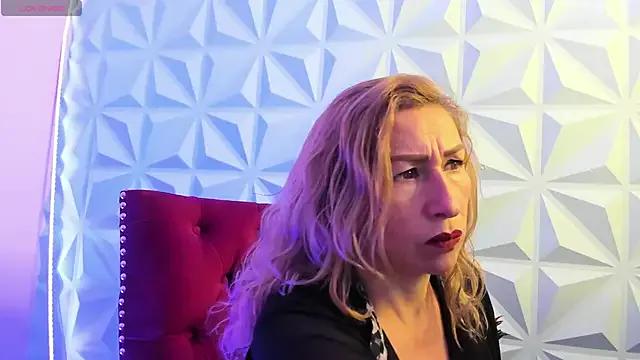 LilyQueen_cg from StripChat is Freechat