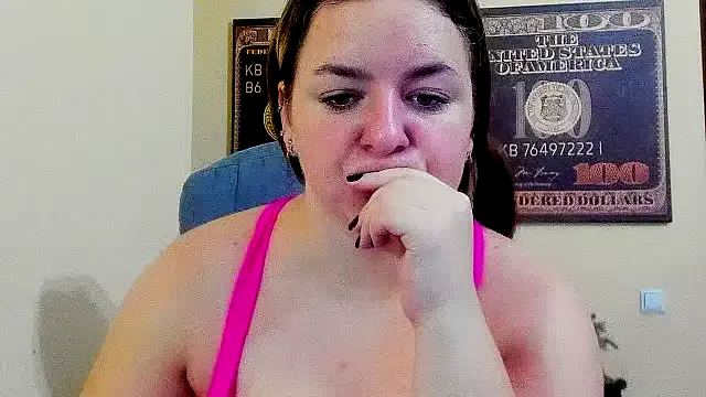 Lina-Elliot from StripChat is Freechat