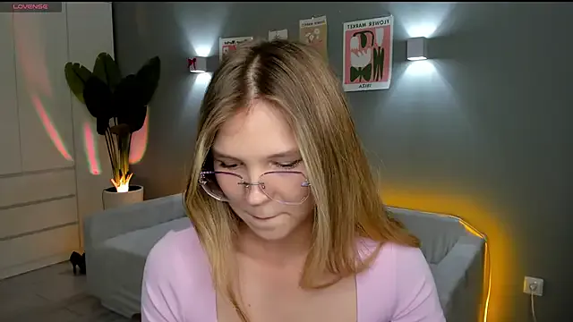 linakorvin from StripChat is Freechat