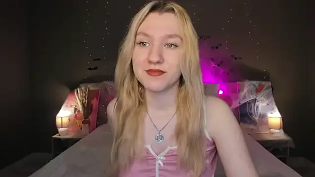 LinaRayy from StripChat is Freechat