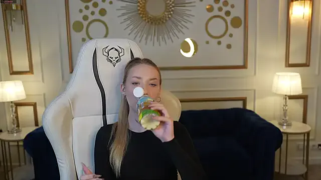 Linda054 from StripChat