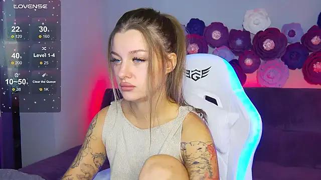 LindaBrilliant from StripChat is Freechat