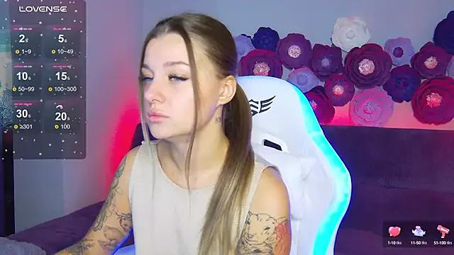 LindaBrilliant from StripChat is Freechat