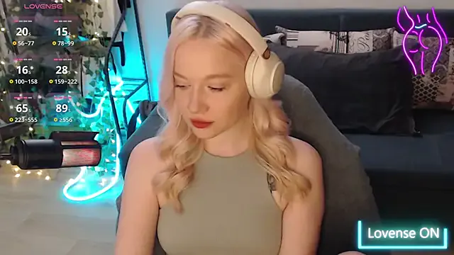 lisa_alen from StripChat is Freechat