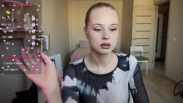 lisa_barbie from StripChat is Freechat