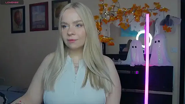 LisaCandy1 from StripChat is Freechat