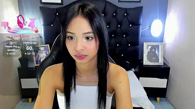 Lissandra_18 from StripChat is Freechat