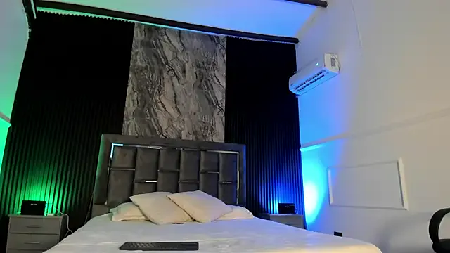 Littleannyy from StripChat is Freechat