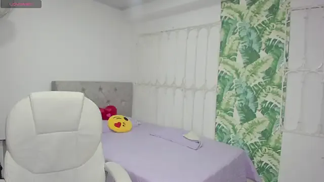 littlee_red from StripChat is Freechat